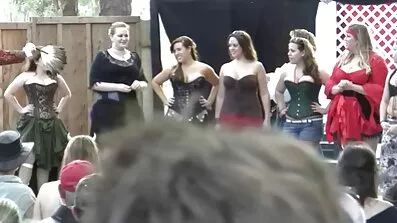 મરિના જાણે છે કે લાઈવ સેકસી વીડિયો તેના ક્લિટનો ઉપયોગ કેવી રીતે કરવો