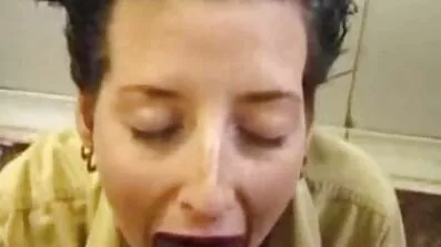 ટીઝિંગ ભીની બિલાડી તેના ચુસ્ત ગધેડાને સેકસી વીડિયો ગુજરાતી એચડી ચુંબન કરે છે