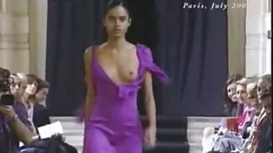 અમેરિકન સેકસી વીડીયો લાઈવ વૈભવી મહિલા કપડાં