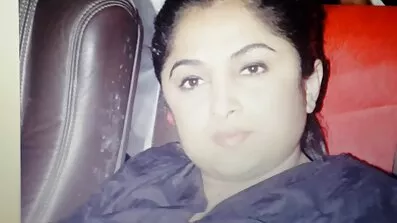 તેણીએ સેક્સ વીડીયો સેકસી તેના ગધેડાને અરીસાની સામે ફેરવી દીધી અને પછી તેના પર બેઠા