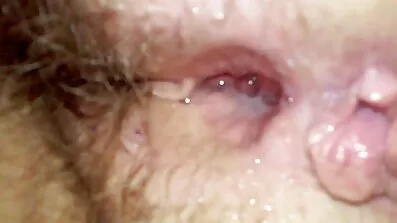 75 વર્ષની ઉંમરે, તે એક ગુજરાતી બીપી સેકસ યુવાન સ્ટેલિયનની પેન્શન ઘટાડે છે જે તેની દાદીની સેવા કરે છે