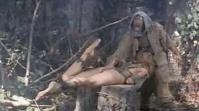 તેણે એક છેતરપિંડી કરનારી એચ ડી સેકસી વીડિયો સ્ત્રીને પકડી અને ફોન પર તેના પ્રેમી સાથે સેક્સ ફિલ્માવ્યું