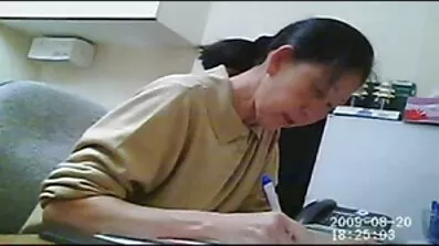 તે તેના ભૂતપૂર્વ પતિના લગ્નથી સેકસી વીડિયો એપ્લિકેશન ભાગી ગઈ હતી.