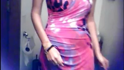 તેણી, જ્યારે તે સેકસી વીડીયો હિરોઈન કબાટમાં અટવાઇ ગઈ, ત્યારે મેં તેની ગર્લફ્રેન્ડને ગડબડ કરી.