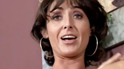 દાદા એક યુવાન સ્લટ માટે તેના ટોટી બતાવે છે સેકસી બીપી એચડી