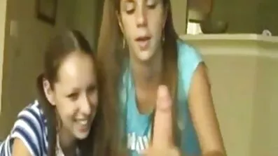 એક મોટી ગર્દભ સાથે એક યુવાન સેકસી ભાભી છોકરી અશ્લીલ માટે ખાસ પ્રતિભા ધરાવે છે.