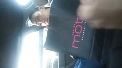 હું મારી ગર્લફ્રેન્ડને ચુંબન કરવા જઈ રહ્યો છું જ્યારે તેનો બોયફ્રેન્ડ બીપી પીચર સેકસી વીડિયો ઘરે નથી