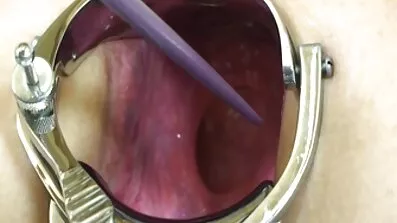 છોકરી સેકસી ફુલ એચડી કેમેરા સામે ચુંબન અને વાહિયાત ચૂસે છે