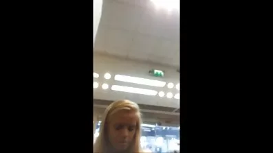 ગઈકાલે તે કુંવારી હતી, અને આજે એક રબર ફાલસ તેને તેના મંગેતર માટે ફુલ સેકસી વીડીયો ઓપન ભોજનમાં ધકેલી દે છે