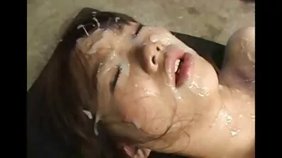 ગુલામના બીપી સેકસી મોંમાં થૂંકતા પ્રેમી વિશે