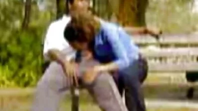 તે તંગ તેની બિલાડી દેશી સેકસી વીડિયો સાથે સામનો કરી શકતો નથી