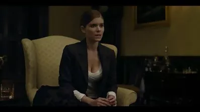 પત્ની તેના પતિ પોશાક પહેર્યો અને ભાભી સેકસી ચુંબન કર્યું