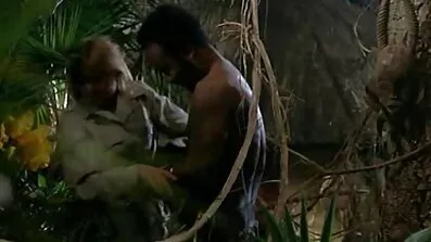 તેણી એક ભૂતપૂર્વ સાથે જટિલ સંબંધ ધરાવે છે, પરંતુ અમેરીકન સેકસી તેઓ કોઈપણ રીતે સેક્સ કરી રહ્યા છે!