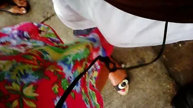 શાંત સાવકી બહેન ચૂસે છે જ્યારે પડોશીઓ વાડ પાછળ ગુજરાતી સેકસી વીડીયો અવાજ કરે છે