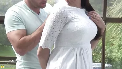 18 વર્ષની છોકરી તેના બોયફ્રેન્ડ સાથે સેક્સ કરી રહી સેકસી પિચર બતાવો છે