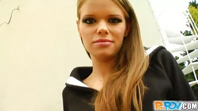 છુપાયેલા છબીઓ ઇંગ્લીશ પિક્ચર સેકસી વિશે જાણ્યા વિના તેના મોટા ભાઈને સંતુષ્ટ કર્યા