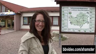 તેણે માધુરીના સેકસી વીડિયો હસ્તમૈથુન માટે એક વિદ્યાર્થીને બાળી નાખ્યો અને તેને તેની સેવાઓ ઓફર કરી