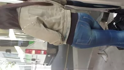 સ્ટ્રેપન વીડીયો સેકસી ઓપન તેના ગધેડાને ચુંબન કરે છે, હસ્તમૈથુન કરે છે અને સારી રીતે કરે છે.