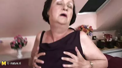 એક લઘુચિત્ર સેકસી વીડિયો બીપી એચડી સોનેરી આસપાસ ચાલી રહેલ ત્રણ બાળકો