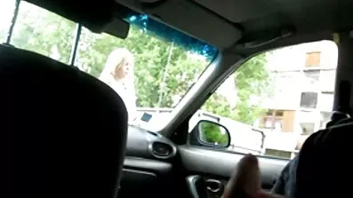 વિશ્વાસઘાત!વિશ્વાસઘાત! તેના પતિ સાથે ફોન પર વાત કરવી તેના પ્રેમીના સભ્ય સાથે ફુલ બીપી સેકસી વીડિયો ભોજનમાં