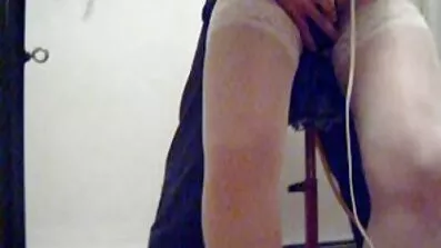 ટોટી પ્રેમી સવારી, જ્યારે તેની સેકસી બીપી પત્ની ઘરે રાત્રિભોજન તૈયાર કરે છે