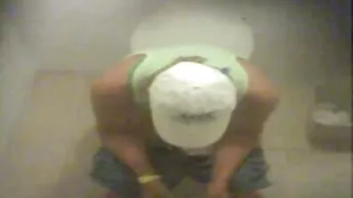 વસવાટ કરો છો ખંડમાં એક છોકરી સાથે તેના ગુજરાતી સેકસી બીપી વીડીયો શિશ્ન પર બેઠા.