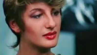 સેક્સી મોડેલ ચુંબન માં બિકીની રમતા અને ગુજરાતી સેકસી સેટ પર અશ્લીલ