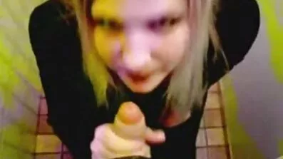 હું મારી 18 વર્ષની પુત્રીને ઘસું છું હીન્દી સેકસી ફીલમ જેણે ગઈકાલે તેની કૌમાર્ય ગુમાવી દીધી હતી