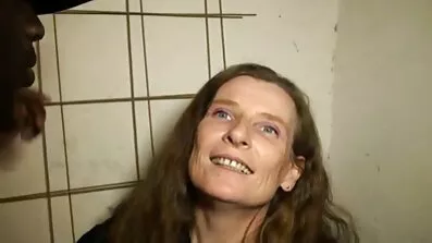 આ શિંગડા છોકરી આગામી બારણું મારા વિશાળ શિશ્ન પર સવારી કરે છે સેકસી વીડીયો સેકસી