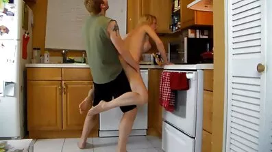 સાવકી બહેન એક્સ એક્સ વીડીયો સેકસી ખેંચે છે જ્યારે હું તેને પાછળથી ચુંબન કરું છું