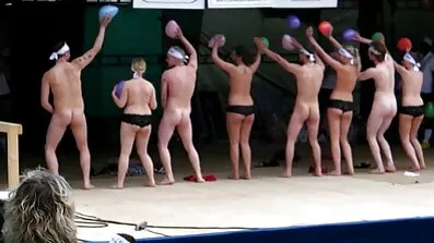 ઉત્સાહપૂર્ણ મહિલા જબરજસતી સેકસી વીડિયો સીધા ચુંબન અને દાખલ