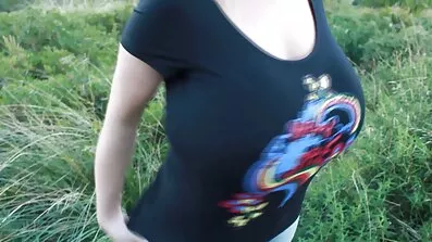 તેણે એક 18 વર્ષની કોલેજની છોકરીને સેકસી બીપી સેકસી બીપી સેકસી ઉપાડી અને તેને તેની કારમાં ચુંબન કર્યું