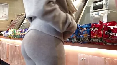 મેં કન્યાને ચુંબન કર્યું જે બારી વીડિયો સેકસી ફિલ્મ પાસે હતી અને તેની તરફ જોયું