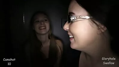 એક અજાણ્યા ડબલ્યુ ડબલ્યુ સેકસી વીડિયો મહેમાન ચુંબન કરવા માટે કેવી રીતે