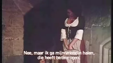 તેના ચહેરાને તેના ગધેડામાં સેકસી વીડીયો સેકસી બીપી દફનાવી અને લાત મારવી