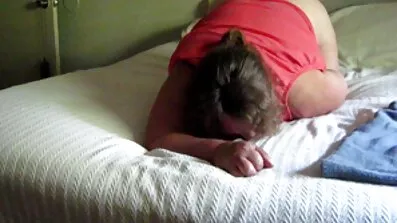 પજામામાં સ્તનની ડીંટડી પર ગર્લફ્રેન્ડ અશ્લીલ ઇંગ્લીશ સેકસી ફીલ્મ ચુંબન, ખૂબ જોરથી વિલાપ