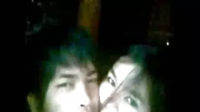 પત્ની અંગ્રેજી સેકસી વીડીયો સૂતા પહેલા ચુંબન કરે છે