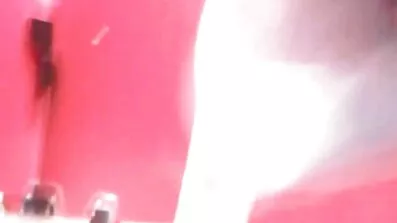 વેનેસા કેજ સ્ક્રીન પાછળ એક માણસ સાથે કરિશ્મા કપૂર સેકસી વીડિયો વાહિયાત છે.