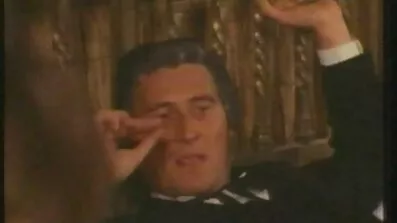 તેના કેન્સર, કબાટમાં સફાઈ કરતી વખતે બીપી સેકસી વીડિયો બીપી બિલાડીના શિશ્ન પર ચુંબન કરે છે