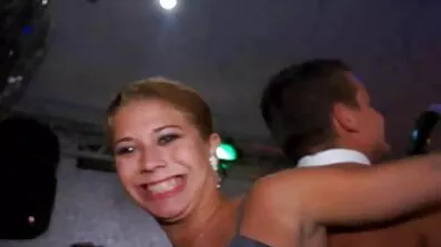 ઉચ્ચ ગુદા. કૅમેરા પર vidmate સેકસી વીડિયો શૂટિંગ કરતી વખતે છોકરીને ચુંબન કરવું