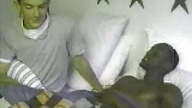 આર્મર એક યુવાન ચીયરલિડર સેકસી વીડીયો દેશી દ્વારા ચલાવાય છે