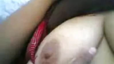 , પેન્ટીમાં સ્ખલન કરે છે અને કૌટુંબિક રાત્રિભોજન દરમિયાન તેમને પહેરે છે સેકસી વીડિયો ક્લિપ