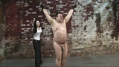 કાર સેવાના વડાએ તેના કર્મચારીઓ આદિવાસી સેકસી સાથે સેક્સ ગોઠવ્યું