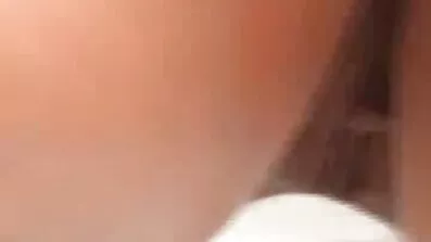 મમ્મીએ પલંગની નીચેથી ધૂળ સાફ કરી અને તે અટકી ગઈ હીન્દી સેકસી વીડીયા