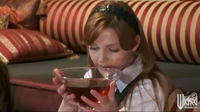 નશામાં 18 વર્ષની છોકરી મને તણાવથી છુટકારો મેળવવામાં મદદ કરે ફુલ સેકસી વીડીયો ઇંગ્લીશ છે