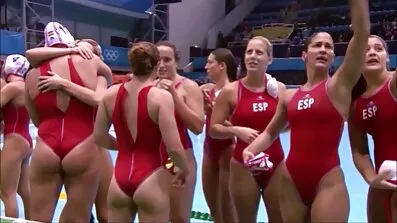 મારા બોસની પત્ની અમને સેક્સ કરતા પકડે છે અને અમારી સાથે ડબલ્યુ ડબલ્યુ સેકસી વીડિયો જોડાય છે.