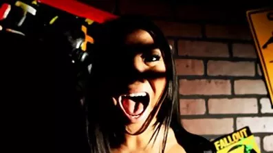 આ ટોટી તેના ઇંગ્લીશ સેકસી ટિટ્સ પર ઊભો હતો